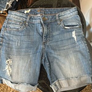 Boyfriend shortcut jean shorts